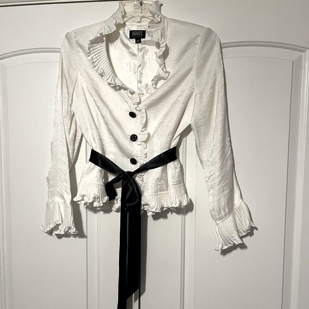 Adrianna Papell Evening Essentials White shimmering, lightweight jacket size 10